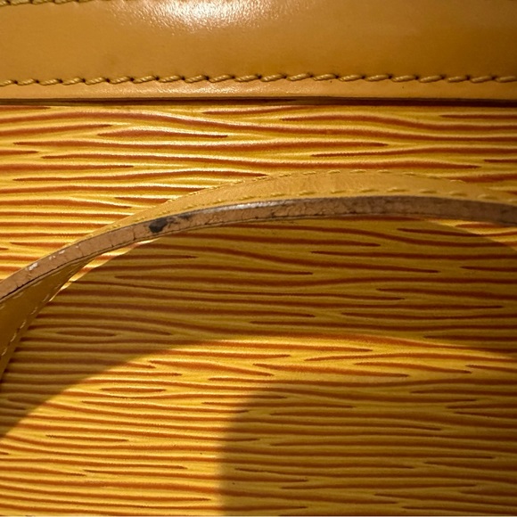 EUC. Louis Vuitton Epi Yellow St. Jacques Hand Bag. - Picture 13 of 16